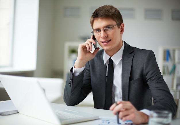 Harnessing the Power of Social Media for Instant Connectivity 3